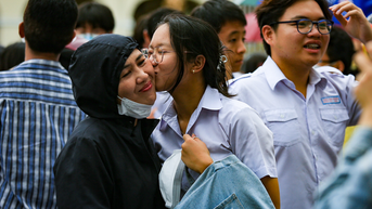 Nếu mẹ được đưa con đi thi…