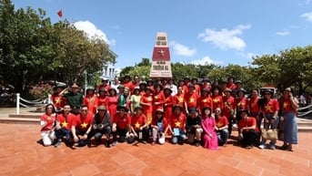 Ân tình biển đảo quê hương