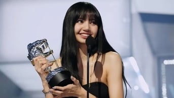 APT. của Rosé bùng nổ, Lisa tự đề cử, BTS khét tiếng nhưng Grammy vẫn là giấc mơ quá xa vời