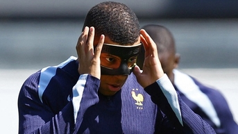 HLV Didier Deschamps: ‘Tôi lo cho Mbappe… nhưng cậu ta phải tự bảo vệ mình’