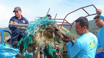 Những người nhặt rác 'không lương' ở Vĩnh Hy, Vĩnh Hải