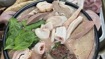 Những quán lòng lợn ngon nức tiếng quận Tây Hồ