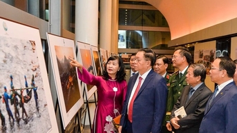 Trao giải và Triển lãm Cuộc thi Ảnh nghệ thuật cấp quốc gia “Tự hào một dải biên cương” lần thứ 3 năm 2024
