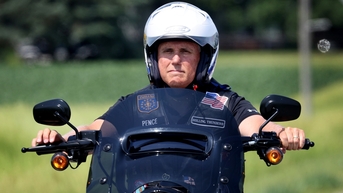 Mike Pence: Thời đại mới cần lãnh đạo mới