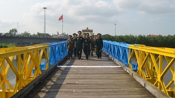 Quang Tri នឹង​ជួសជុល​ស្ពាន Hien Luong ជា​ប្រវត្តិសាស្ត្រ​ជា​ពីរ​ពណ៌​ថ្មី​គឺ​ខៀវ និង​លឿង។