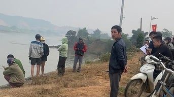 Vợ tử vong, chồng mất tích sau khi thuyền đánh cá bị lật