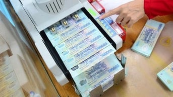 Người dân gửi tiết kiệm gần 7 triệu tỉ đồng vào ngân hàng