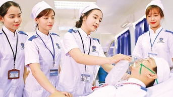 Bộ Y tế đề xuất chính sách hỗ trợ cho sinh viên ngành y như ngành sư phạm