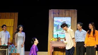 Góc khuất tâm hồn trong "Tía ơi, má dìa!"