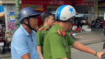 Công an đưa 4 người về trụ sở sau phản ánh của Báo Người Lao Động