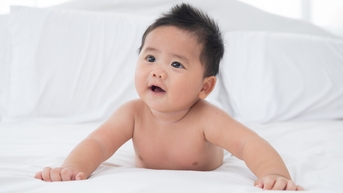 Dấu hiệu bé bú đủ sữa mẹ