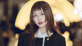 Con gái 18 tuổi xinh đẹp, cá tính của vợ chồng 'Ca sĩ đau khổ nhất'