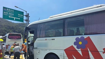 한국, 고속도로에서 잇따라 교통사고 발생, 80명 이상 부상