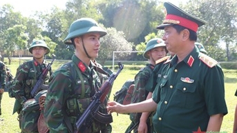 Trung tướng Hà Thọ Bình, Tư lệnh Quân khu 4 kiểm tra trực sẵn sàng chiến đấu tại các đơn vị​