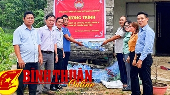 Trao ngư lưới cụ và bò sinh sản cho hộ nghèo Hàm Tân