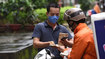 Hàng ngoại giá rẻ tràn vào VN nhờ miễn thuế