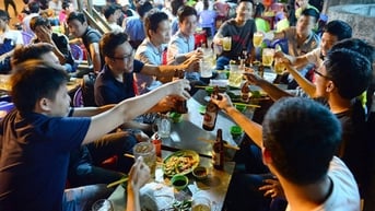 Doanh thu công ty bia rượu tăng, chủ hãng trà bí đao Wonderfarm báo lãi giảm sâu