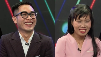 젊은 커플은 수줍음이 많고 손을 잡는 법도 몰랐기 때문에 두 MC가 직접 "시범"을 보여줘야 했다.