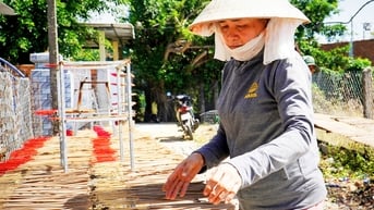 Làng trầm hương trăm tuổi rộn ràng vụ Tết