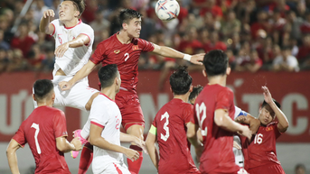 Vẫn phải cho HLV Troussier thêm thời gian