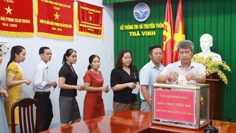 មន្ទីរព័ត៌មាន និងសារគមនាគមន៍ខេត្តត្រាវិញ បើកយុទ្ធនាការជួយប្រជាពលរដ្ឋជំនះការខូចខាតក្រោយខ្យល់ព្យុះ។