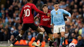 Roy Keane: 'Man City vờn Man Utd như trong quyền Anh'
