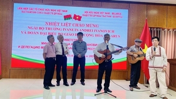 Gặp mặt thân tình giữa các cựu lưu học sinh Việt Nam với Đoàn đại biểu Bộ Giáo dục Belarus