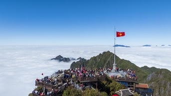 Du khách hào hứng đến các Sun World mừng chiến thắng của đội tuyển Việt Nam