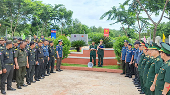 Đoàn sĩ quan trẻ Campuchia tham quan các di tích lịch sử tại Bình Phước