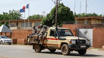 Chính quyền quân sự Niger yêu cầu cảnh sát áp giải đại sứ Pháp