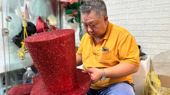 크리스마스에 수백만 달러를 벌기 위해 거품 눈사람을 만든 남자