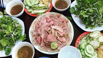 ពេល​ធ្វើ​ដំណើរ​ទៅ​ទីក្រុង Da Nang សូម​កុំ​រំលង​ភាព​ពិសេស​ដ៏​ទាក់ទាញ​ទាំង​នេះ។