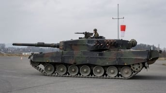 Chủ tịch Thượng viện Nhật Bản từ chức, Ukraine mong gia nhập NATO, Hàn Quốc nâng cấp tàu tấn công đổ bộ