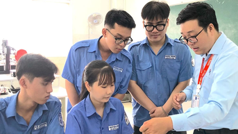 Tuyển sinh trường nghề: Mừng ít, lo nhiều