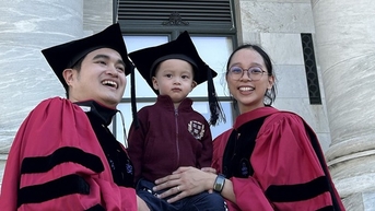 Vợ chồng cùng là tiến sĩ Harvard