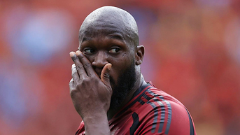 Lukaku quá xui: Giơ tay xin bóng cũng việt vị, lần thứ 3 mất bàn thắng