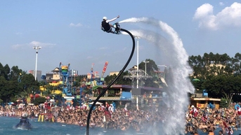 ថ្ងៃទី 27 ខែកុម្ភៈ ទៅទីក្រុង Hoang Hon ដើម្បីមើលកម្មវិធី Jetski