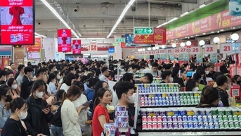 Lo ngập, người dân Hà Nội đổ xô mua rau, thịt