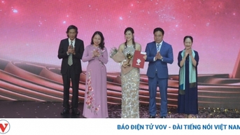 អនុប្រធានរដ្ឋ Vo Thi Anh Xuan ប្រគល់ពានរង្វាន់ខ្លែងមាសឆ្នាំ 2024