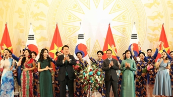 វៀត​ណាម​និង​កូរ៉េ​កំពុង​មាន​ទំនាក់​ទំនង​យ៉ាង​ស៊ី​ជម្រៅ​តាម​រយៈ​ការ​ផ្លាស់​ប្តូរ​ប្រជាជន​ទៅ​ប្រជាជន។
