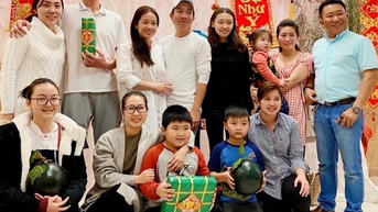 Người Việt háo hức về quê ăn Tết