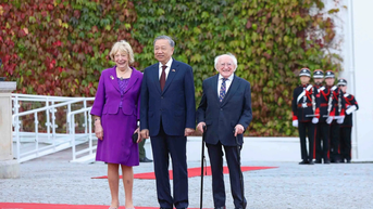 អគ្គលេខាធិកា និងជាប្រធាន តូ ឡាំ ដំណើរបំពេញការងារ "ដំបូង" ជាច្រើន។