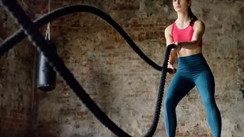 Nước tiểu sẫm màu sau tập gym, khi nào là dấu hiệu nguy hiểm?