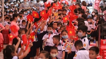 Nhiều lãnh đạo không đánh trống, phát biểu ở lễ khai giảng