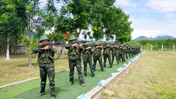 “Vượt nắng thắng mưa, say sưa luyện tập”