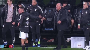 Cựu tiền đạo Liverpool quật đổ máy VAR