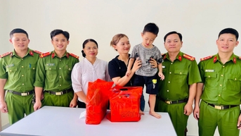 Hơn 10 giây chiến sĩ công an cứu sống cháu bé đuối nước |=> Đăng trên báo Bắc Giang