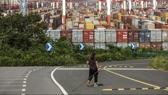 "Mây đen" che phủ đà phục hồi kinh tế Trung Quốc