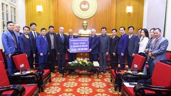 សមាគម​សហគ្រិន​វៀត​ណាម​នៅ​បរទេស​បាន​ផ្តល់​រង្វាន់​ផ្ទះ​មហា​សាមគ្គី​ចំនួន​២១