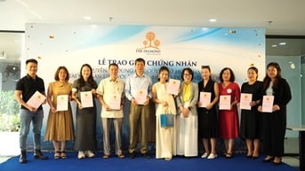 Các chủ nhân căn hộ The Diamond Residence nhận bàn giao sổ hồng